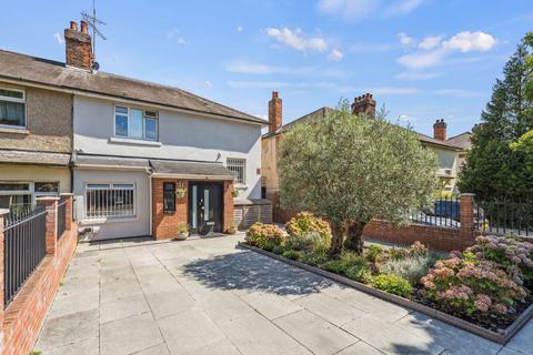 4 bedroom semi-detached house for sale, First Avenue, London W3