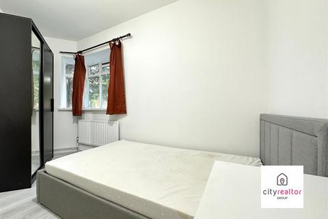 6 bedroom house to rent, Three Colt Street, London E14