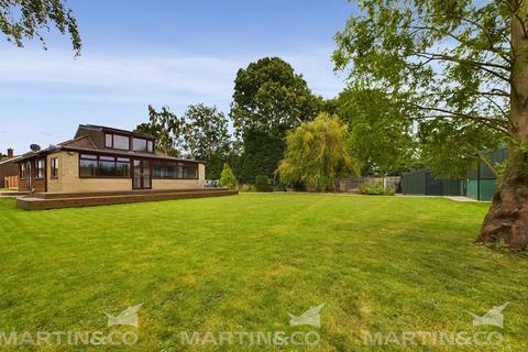 4 bedroom detached bungalow for sale, Highfield Road, Askern