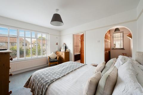 49 Langley Avenue, Worcester Park, KT4 8PB