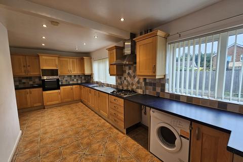 3 bedroom semi-detached house to rent, Wyatt Road, Sutton Coldfield