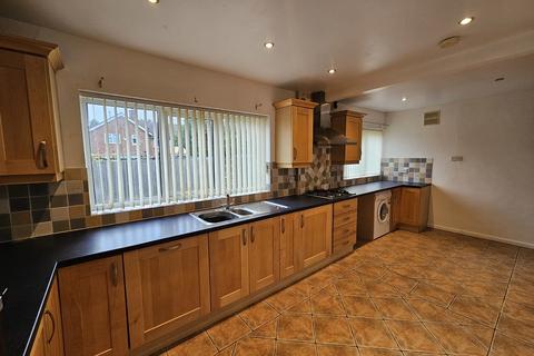 3 bedroom semi-detached house to rent, Wyatt Road, Sutton Coldfield