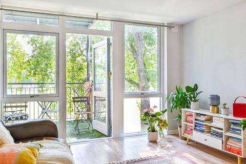 2 bedroom flat for sale, Southwold Road, Clapton, London, E5