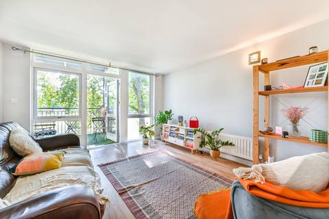 2 bedroom flat for sale, Southwold Road, Clapton, London, E5