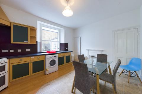 4 bedroom apartment to rent, Bretonside, Plymouth PL4