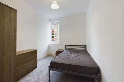 4 bedroom maisonette to rent, Bretonside, Plymouth PL4