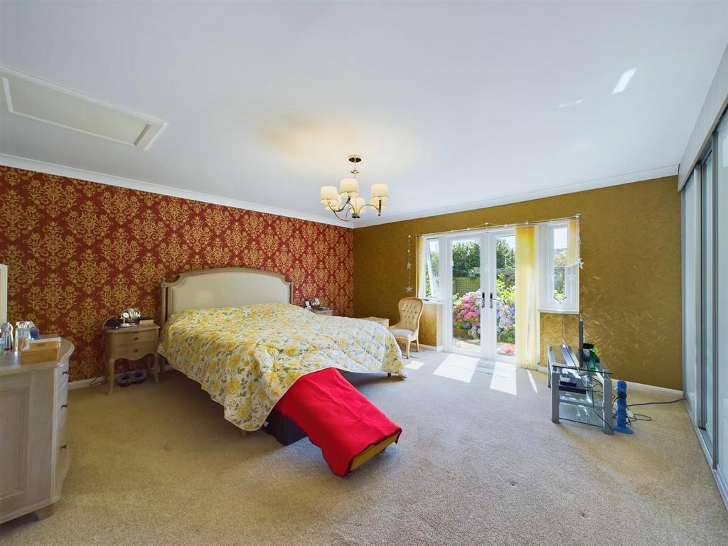 Bedroom: