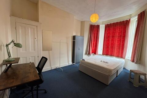 3 bedroom flat to rent, Denzil Avenue, Southampton