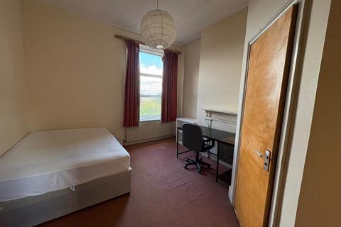 3 bedroom flat to rent, Denzil Avenue, Southampton