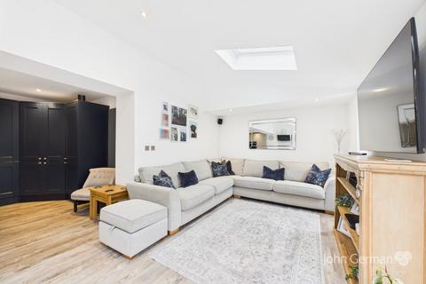 3 Chatfield Close, Stapenhill, Burton-on-trent, DE15 9AJ