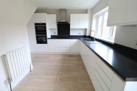 40 Lammas Close, Solihull, B92 8PA