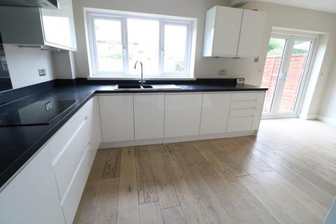 40 Lammas Close, Solihull, B92 8PA