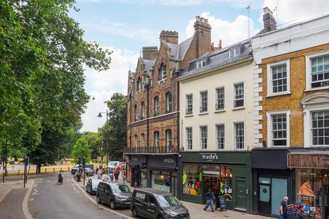 The Pavement, London