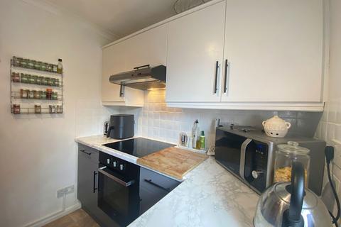 1 bedroom flat for sale, Holmesdale Road, London SE25