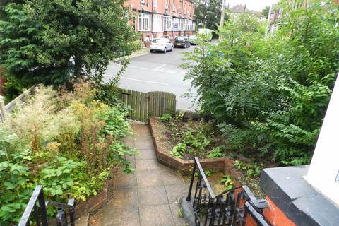 40 Beechwood Crescent, Leeds, LS4 2LL