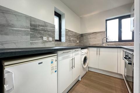 Studio to rent, Lucerne Close, Cambridge CB1