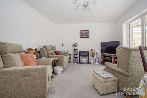 10 Cedar Drive, Attleborough, NR17 2EX