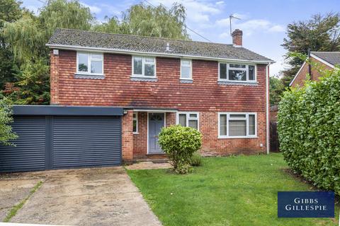 4 bedroom detached house to rent, Lower Road, Chalfont St. Peter