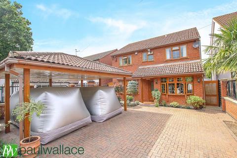 4 bedroom detached house for sale, Derby Road, Hoddesdon