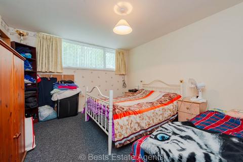 undefined, De Lacy Row, Castlefields, Runcorn
