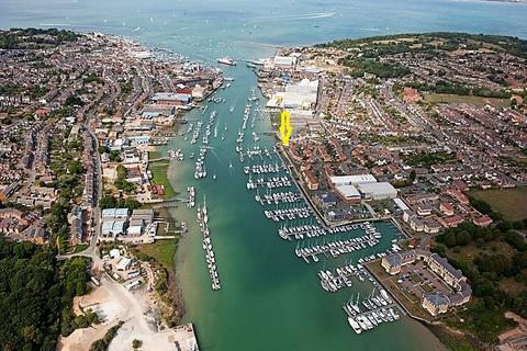 2 bedroom flat to rent, Cavalier Quay, East Cowes Marina