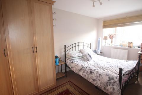 2 bedroom flat for sale, Kestrel Court Bembridge Gardens, Ruislip HA4