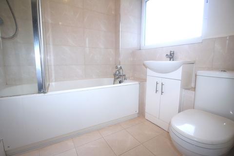 2 bedroom flat for sale, Kestrel Court Bembridge Gardens, Ruislip HA4