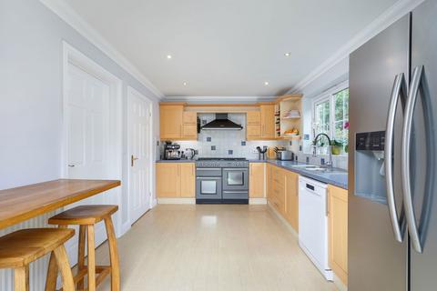 9 Chaffinch Walk, Ridgewood, Uckfield, TN22 5YQ