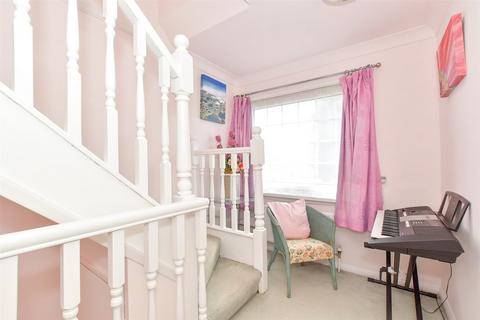 26 Hooks Lane, Havant, PO9 3DR