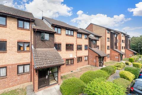 2 bedroom ground floor flat for sale, Cricketers Close, Erith, Kent