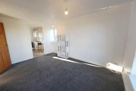 2 bedroom flat to rent, Whinmoor Place, Newcastle Upon Tyne