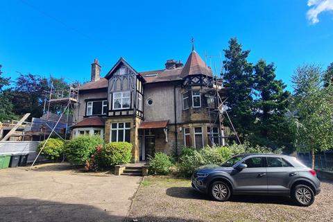 2 bedroom flat to rent, Park Avenue, Roundhay, Leeds, West Yorkshire, UK, LS8