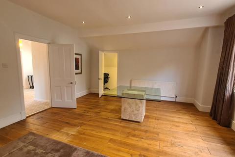 2 bedroom flat to rent, Park Avenue, Roundhay, Leeds, West Yorkshire, UK, LS8