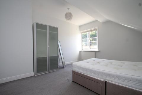 2 bedroom flat to rent, Park Avenue, Roundhay, Leeds, West Yorkshire, UK, LS8