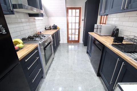 5 bedroom semi-detached house for sale, Grampian Way, Luton