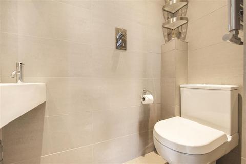 2 bedroom flat for sale, Putney Bridge Road, SW15