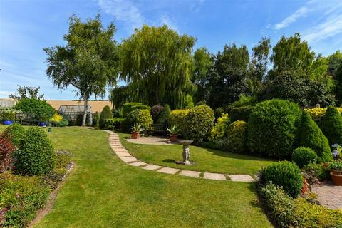 3 bedroom bungalow for sale, Bulcote Drive, Nottingham