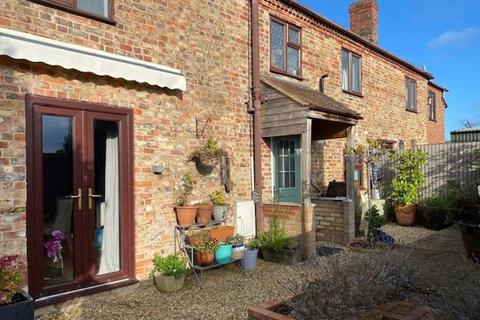 3 bedroom cottage for sale, Middle Street, Eastington