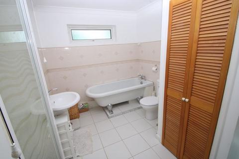 3 bedroom bungalow for sale, Pinewood Road, High Wycombe HP12