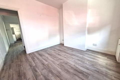 2 bedroom terraced house to rent, New Town Street, Luton