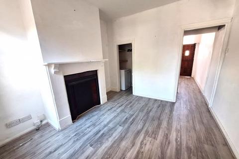 2 bedroom terraced house to rent, New Town Street, Luton