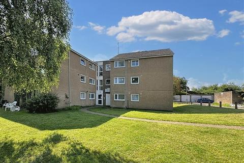 3 bedroom flat for sale, Davys Close, Wheathampstead