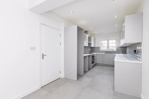 2 bedroom end of terrace house for sale, Bedford Road, Bedford MK44