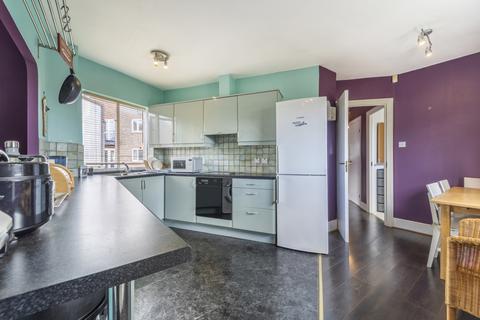 2 bedroom flat for sale, Chester Court, Trundleys Road, London, SE8