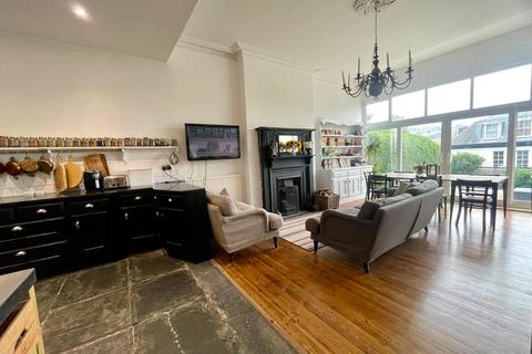 Keswick House Torrs Park, Ilfracombe, EX34 8AY