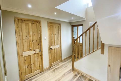 23 Thorntons Way, Nuneaton, CV10 8NR