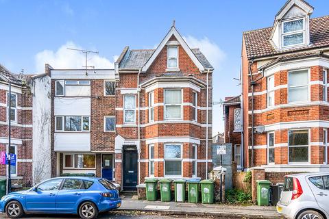 Studio to rent, Silverdale Road, Southampton SO15