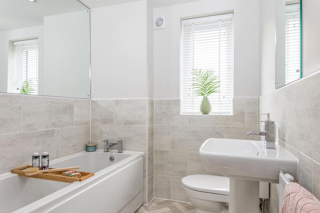 Family bathroom in the Woodcote 4 bedroom home