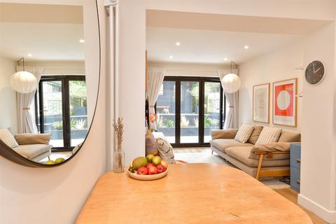 2 bedroom flat for sale, Milner Road, Brighton, East Sussex