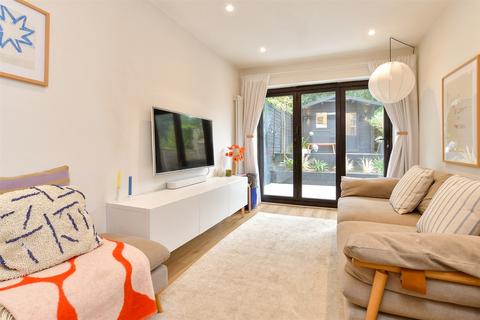 2 bedroom flat for sale, Milner Road, Brighton, East Sussex